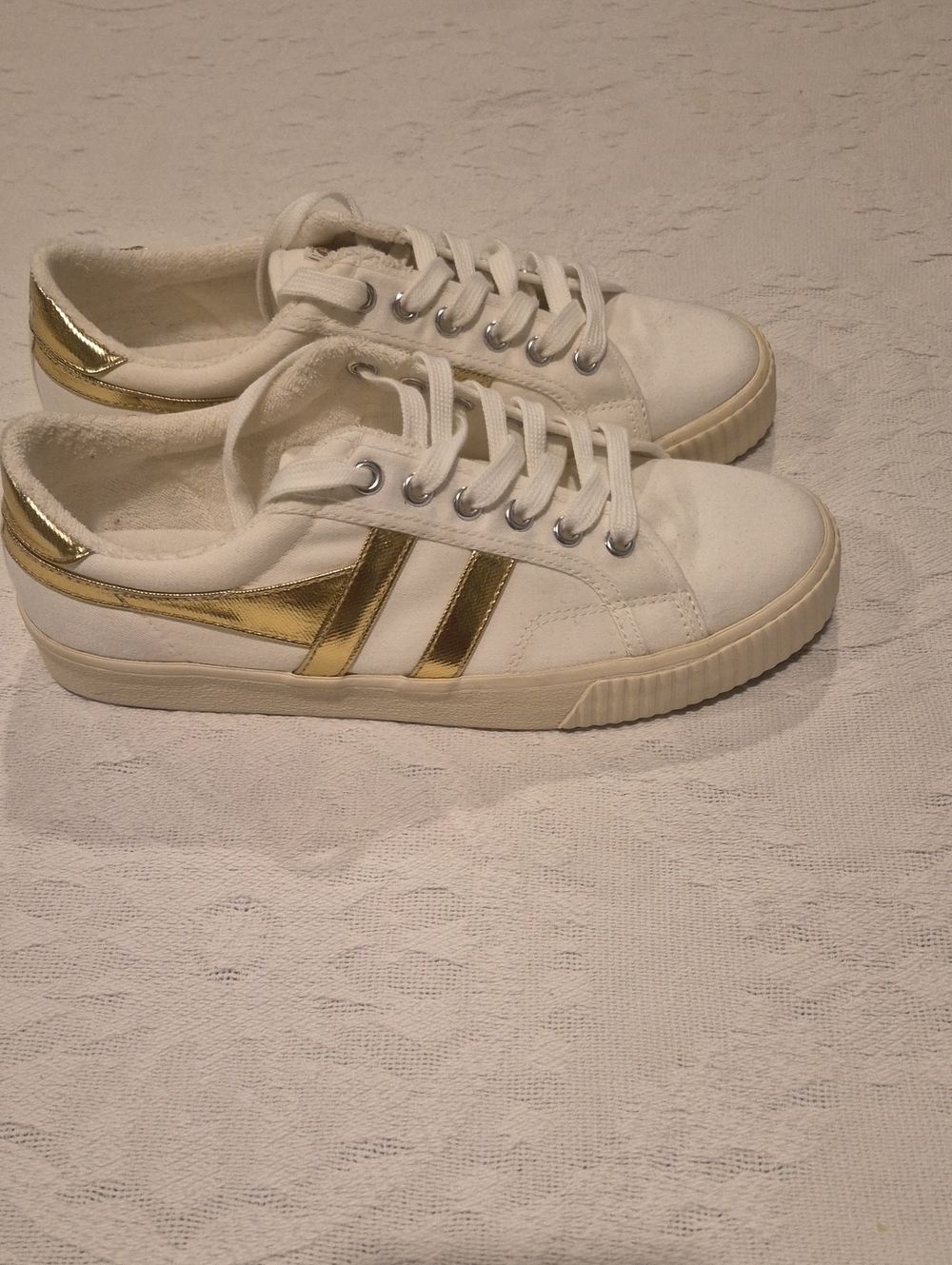 Gola Mark Cox Size 9 Off White and Gold Low-Top Sneakers